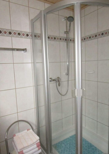 Bathroom 3, Holiday Apartment Anita Wald, Euskirchen