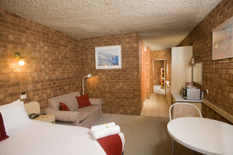 Bedroom 3, Courtyard Motor Inn, Shepparton