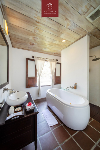 Bathroom 5, Victoria Xiengthong Palace, Chomphet