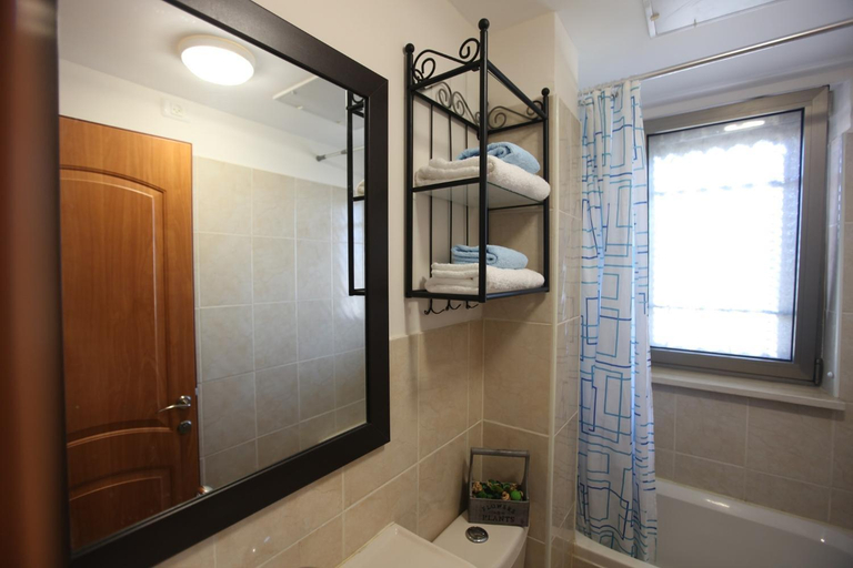 Bathroom 2, Diamond Studio Apartment - Haifa