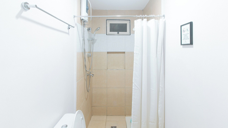 Bathroom 5, Catlea Inn, Pasay City