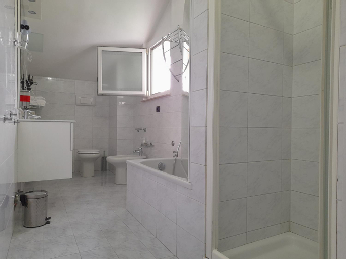 Bedroom 3, BIKE HOUSE "silver", Bergamo