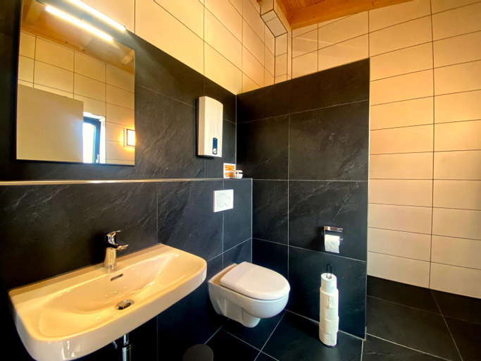 Ferienwohnung Am Weiher Kategorie 2, Düren