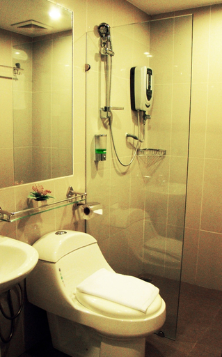 Bathroom 4, Adel Hotel, Putatan