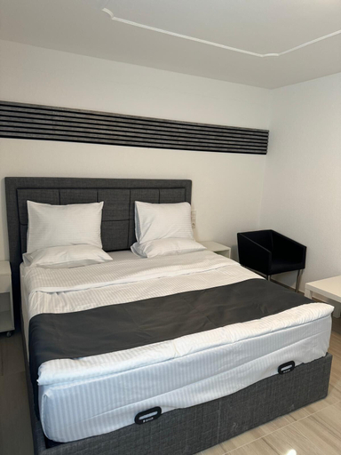 Bedroom 3, Dido Diamond Hotel, Offenbach