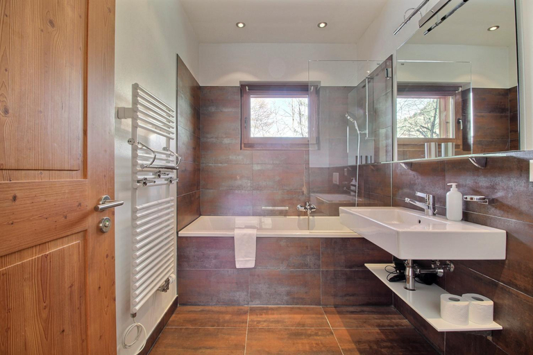 Others 5, Spacious Next to cable car Lodge 6, Monthey