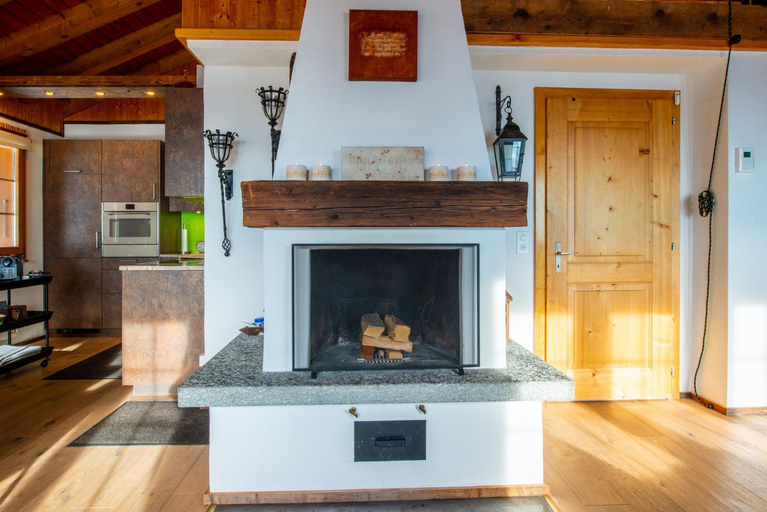 Others 3, Chalet Bijou, Goms