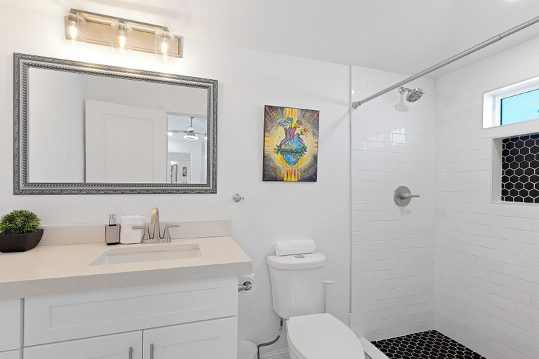 Bathroom 3, Hummingbird House w/ BBQ in Downtown Phoenix, Maricopa