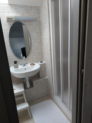Bathroom 3, Klara-Haza Vendeghaz, Balmazújváros