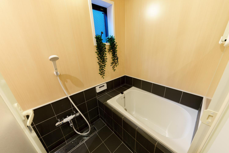 Bathroom 2, YADOYA Ueno-Rikyu, Taitō