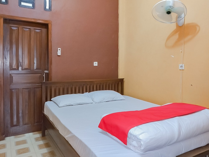 Bedroom 2, RedDoorz @ Rita Guesthouse Pangandaran, Pangandaran