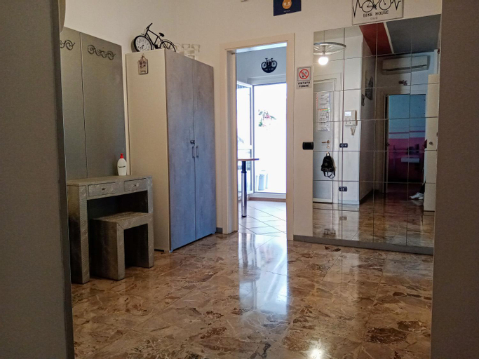 Others 5, BIKE HOUSE "silver", Bergamo