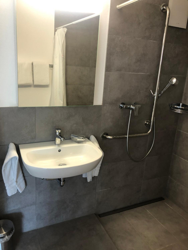 Bathroom 3, Hotel Hippel Krone, Lac