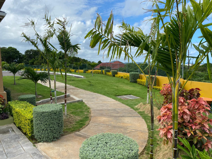 Others 3, L&V Paradise Vacation Home with Pool and Gym