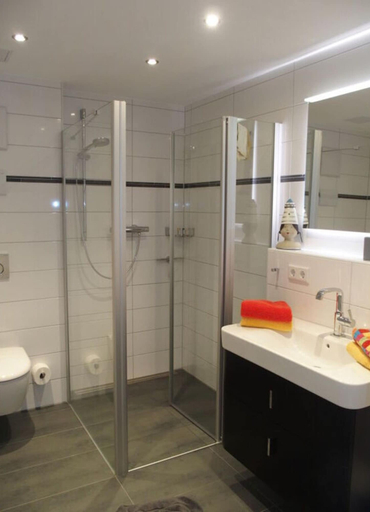 Bathroom 2, Lutje Sandbank Modern Retreat, Aurich