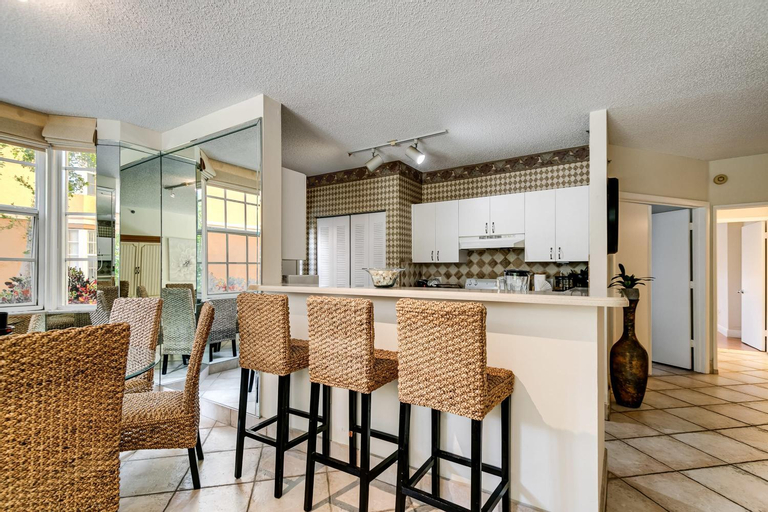 Food & Drinks, Wonderful 3 Bedroom Condo in the Heart of Aventura, Miami-Dade