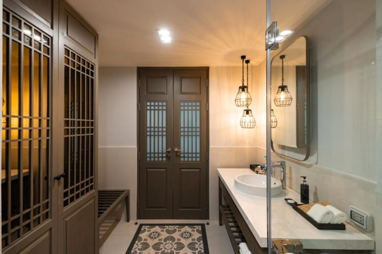 Bathroom 11