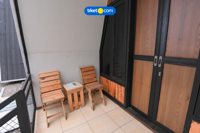 Exterior & Views 25