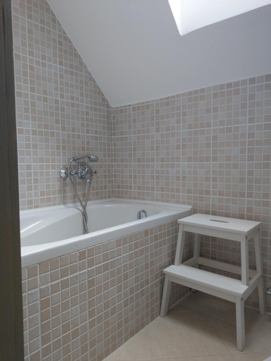 Bathroom 4, Klara-Haza Vendeghaz, Balmazújváros