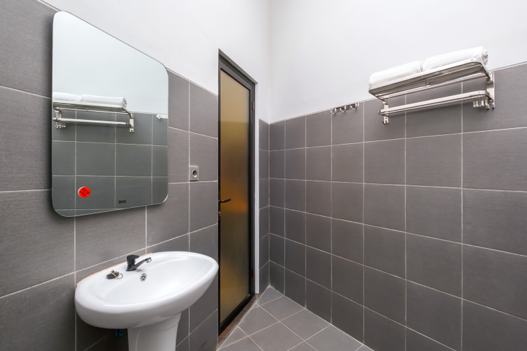 Bathroom 4, Omni Rooms, Semarang