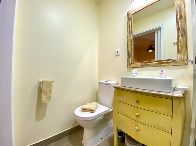 Bathroom 3, Faro Airport Flat 7 by Homing, Faro