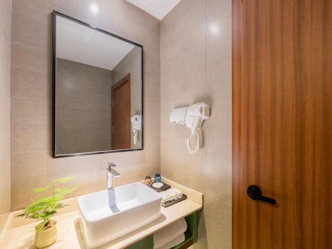 Bathroom 3, GEM Hotel Fuyang Linquan County Guangming Nan Road, Fuyang
