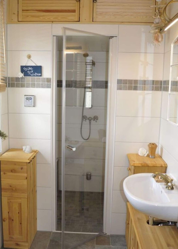 Bathroom 4, WE Evening sun in the sun House, Nordwestmecklenburg