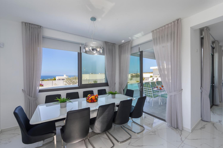 Others 5, Villa Adaris