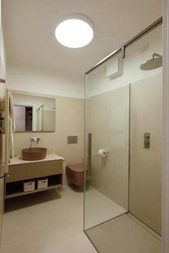 Others 5, Albergo Milano, Lecco