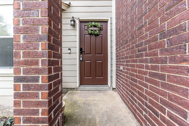 Exterior & Views 2, 9850, Bexar