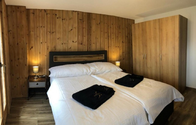 2, The Rock House, Sion