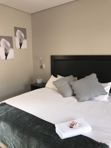 Public Area, Manor Hills Guest Lodge, Bojanala