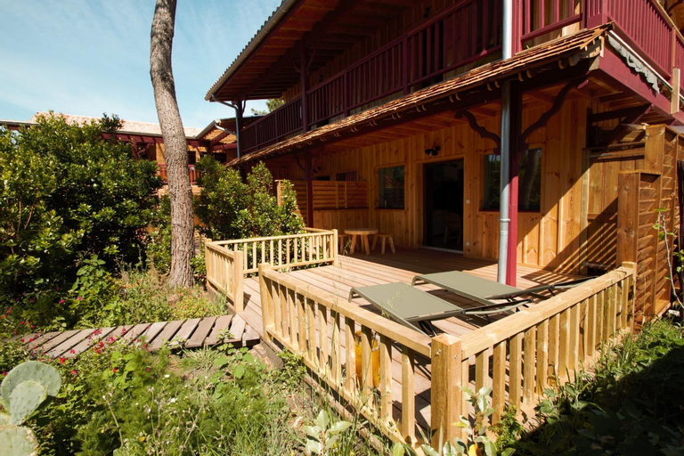 Exterior & Views