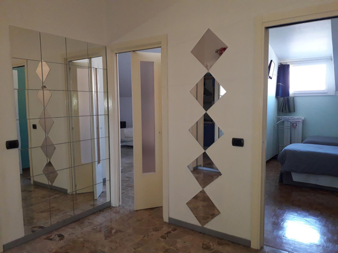 Bedroom 2, BIKE HOUSE "silver", Bergamo