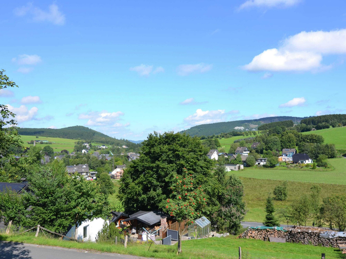 Others 4, Cozy House with Terrace & Fireplace near Winterberg, Hochsauerlandkreis