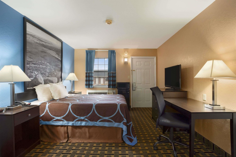 Bedroom 3, Super 8 by Wyndham Henryetta, Okmulgee
