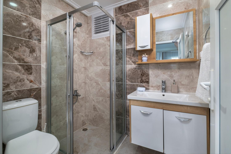 Bathroom 3, Kagan Holiday Apartments, Kemer
