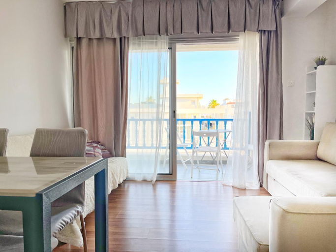 Others 4, Napa Blue Apartment, XXL Pool,in Hearth of Ayia Napa