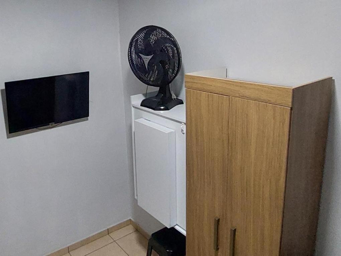 Others 2, Quarto PRIVADO banheiro compartilhado em Foz piscina wifi estacionamento cozinha E AR, Foz do Iguaçu