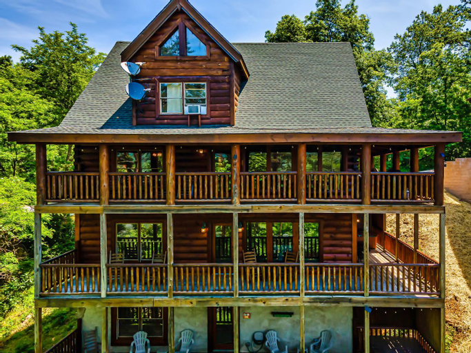 FEB & MAR Special, 6BR, Outdoor Pool, 2HotTubs, Theater, Mins to PF, Sevier