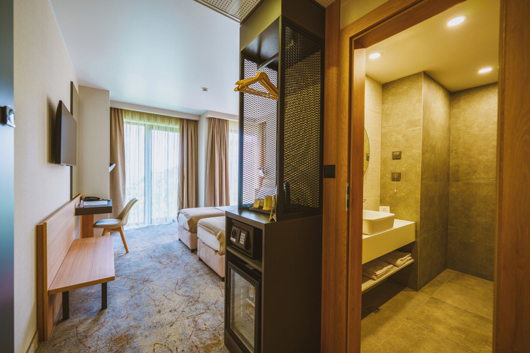 Bathroom 5, B1 Downtown Hotel, Stolichna