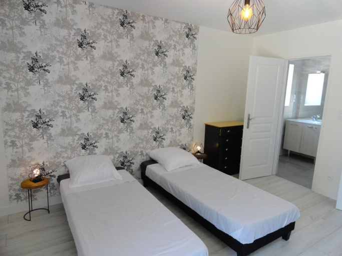 Bedroom 2, Les violettes du Bugey, Ain
