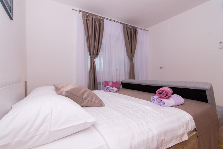 Bedroom 2, Apartmani Mlacic, Okrug