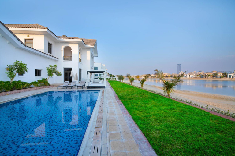 Sport & Beauty, Luxury Villa w Dramatic Vw Private Beach Pool, Dubai