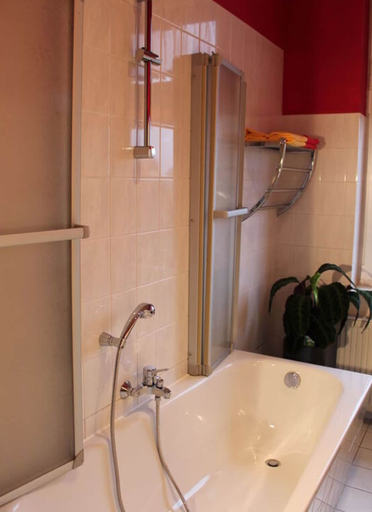 Bathroom 3, 2 am Lustgarten Modern Retreat, Harz