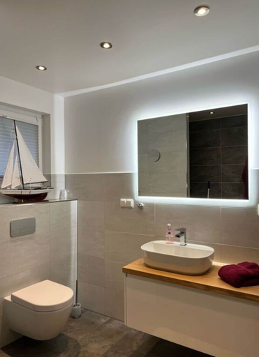 Bathroom 5, Schaal Lake Paradise, Herzogtum Lauenburg