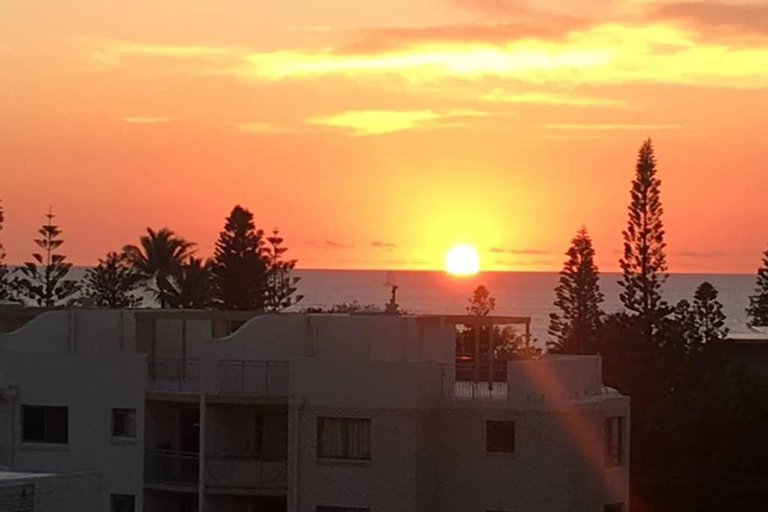 BEACH Luxury Upmarket 2B 2B OCEAN VIEWS 250m to BUDDINA BEACH!, Caloundra - Kawana