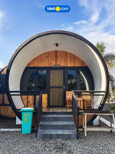 Exterior & Views 7