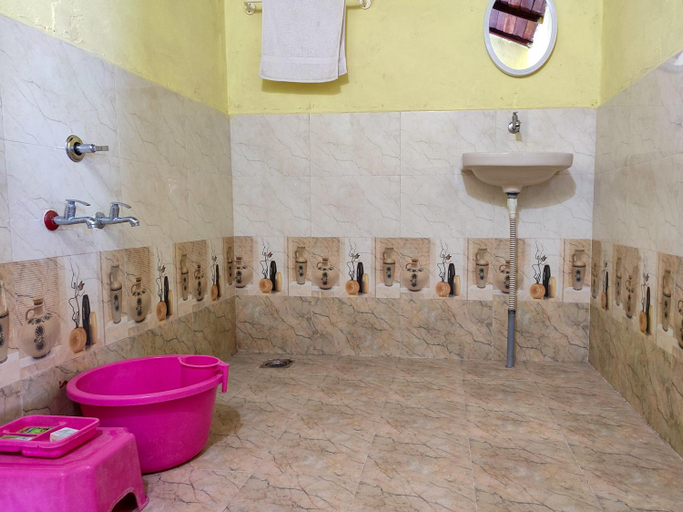 Bathroom 1, Royal King, Kachchh