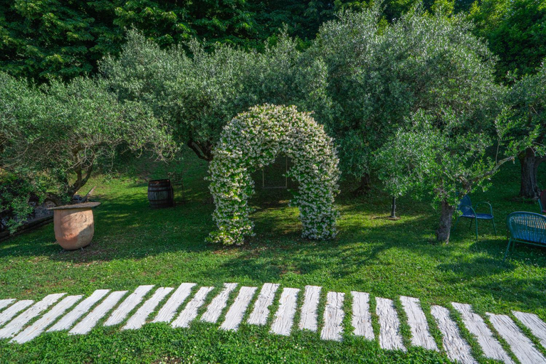 Others 5, La Sosta in Toscana, Lucca